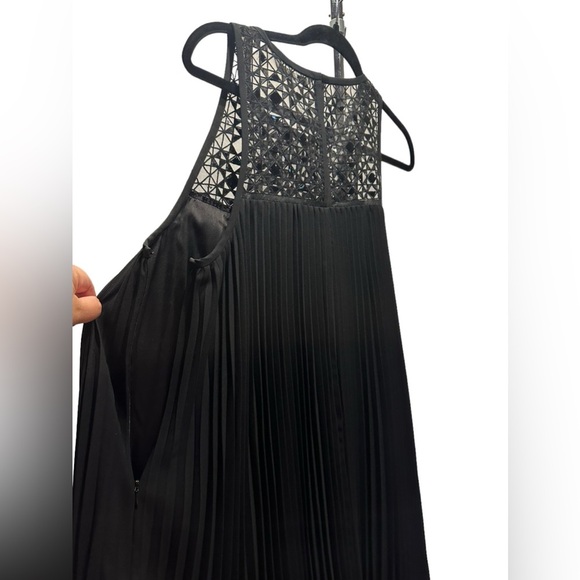 Trina Turk beautiful black pleated mini dress size 10 - Picture 3 of 10